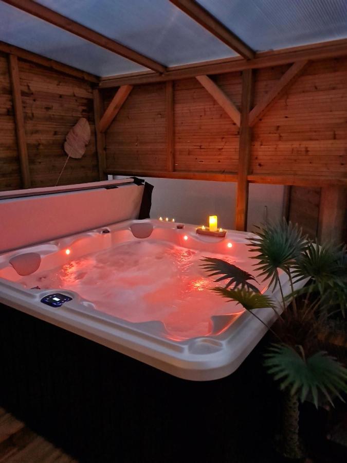 A Fleur De Spa : Maison Chaleureuse Avec Spa Privatif Et Billard. Coulogne Exterior foto