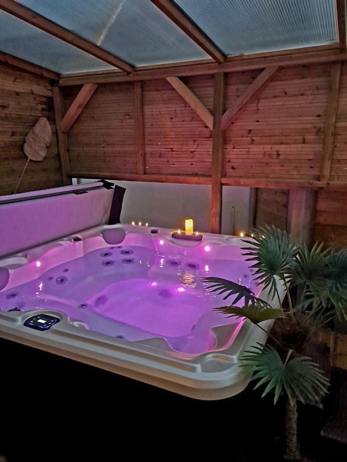 A Fleur De Spa : Maison Chaleureuse Avec Spa Privatif Et Billard. Coulogne Exterior foto